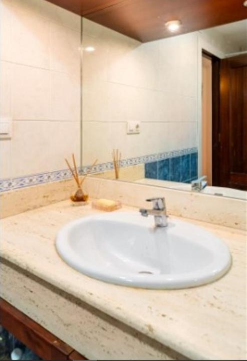 Acogedora Habitacion En Apartamento Compartido Amplio Y Centrico Granada Exterior foto